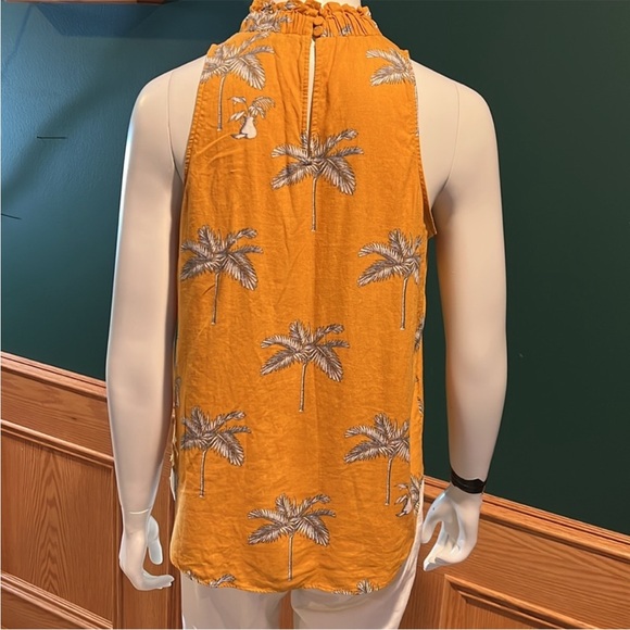 Ann Taylor Ruffle Neck Palm Tree Print Sleeveless Top. - Picture 4 of 9